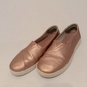 TOMS rose-gold leather alpagartas W8